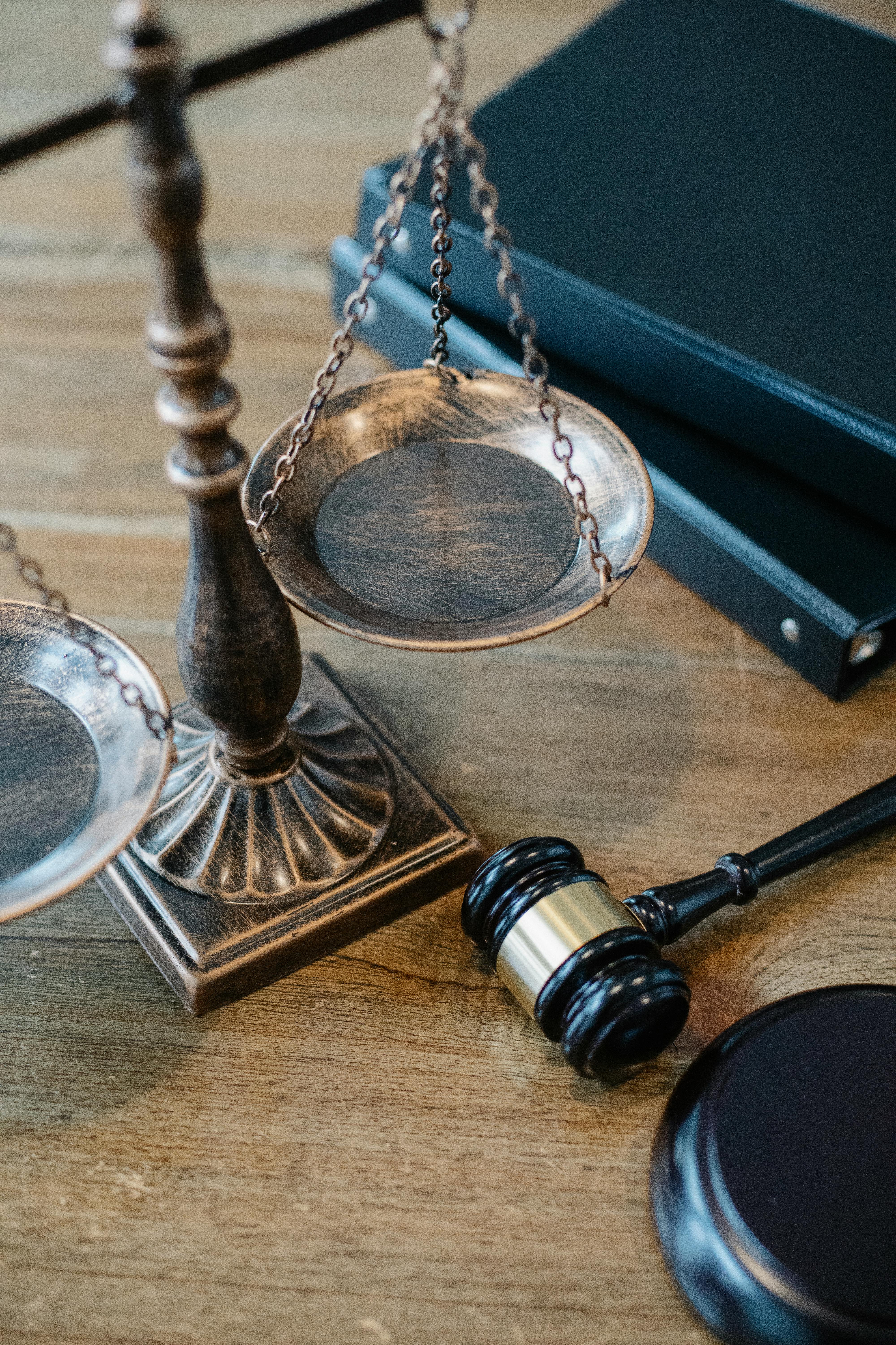 Balanza de la justicia — Ley 1/2025 y mediación